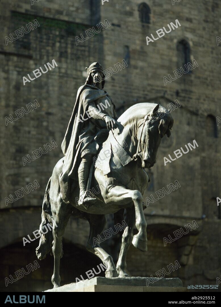 RAMON BERENGUER III "el Gran" (Rodez, 1082-Barcelona, 1131). Conde de Barcelona del 1096 al 1131. Ocupó en 1114 la ciudad de Mallorca, que perdió al año siguiente frente a los Almorávides. Anexionada al Condado de Besalú y de la Cerdaña. Consiguió la unidad política de Cataluña. ESCULTURA ECUESTRE realizada por Josep LLIMONA (1880). BARCELONA. Cataluña.