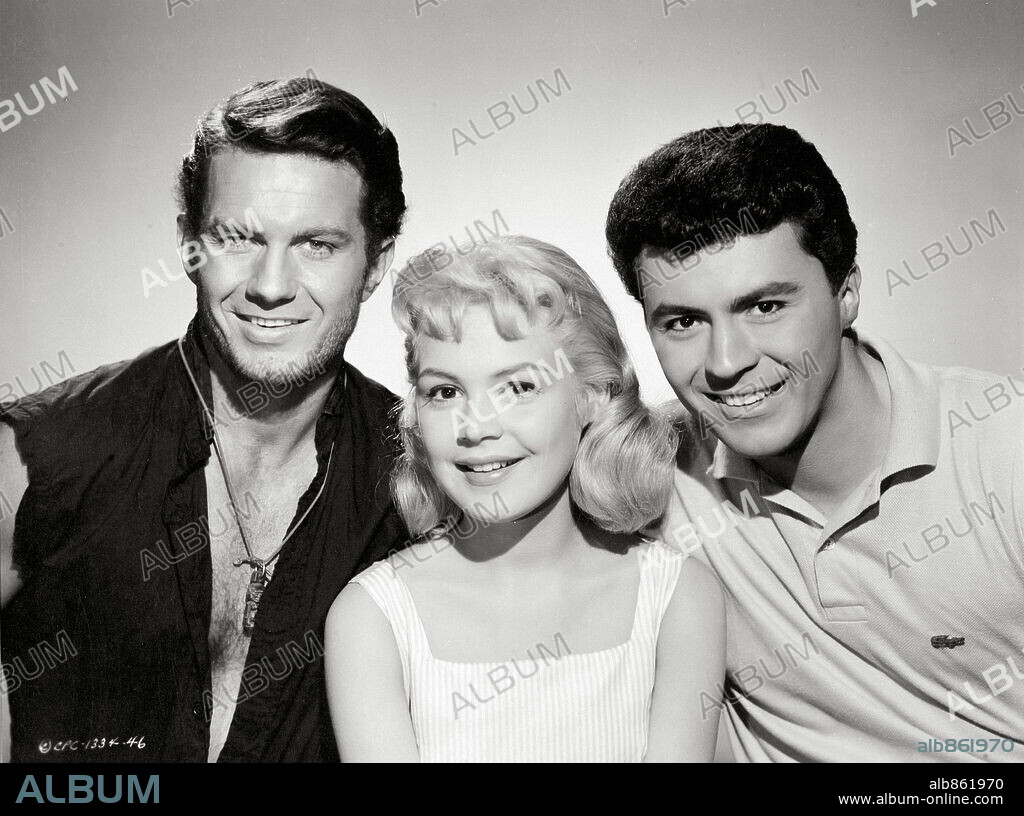 CLIFF ROBERTSON, JAMES DARREN and SANDRA DEE in GIDGET, 1959 ...