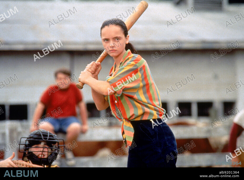 CHRISTINA RICCI in NOW & THEN - DAMALS UND HEUTE, 1995 (NOW AND THEN), unter der Regie von LESLIE LINKA GLATTER. Copyright NEW LINE CINEMA.