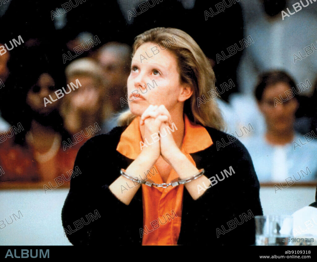 CHARLIZE THERON in MONSTER, 2003, directed by PATTY JENKINS. Copyright NEWMARKET FILM GROUP.