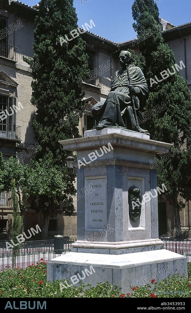 Luis Antonio de Belluga y Moncada (Motril, 1662-Roma, 1743). Eclesiástico español. Fue obispo de Cartagena (1705) y Capitán General de Valencia y Murcia (1706). Partidario de Felipe V, organizó un cuerpo armado para expulsar a los austracistas, combatiendo en la Batalla de Almansa (1707). Monumento al Cardena Belluga en la Glorieta de España, frente al Palacio Episcopal. Escultura en bronce por Juan González Moreno (1908-1996), 1958. Región de Murcia. España.
