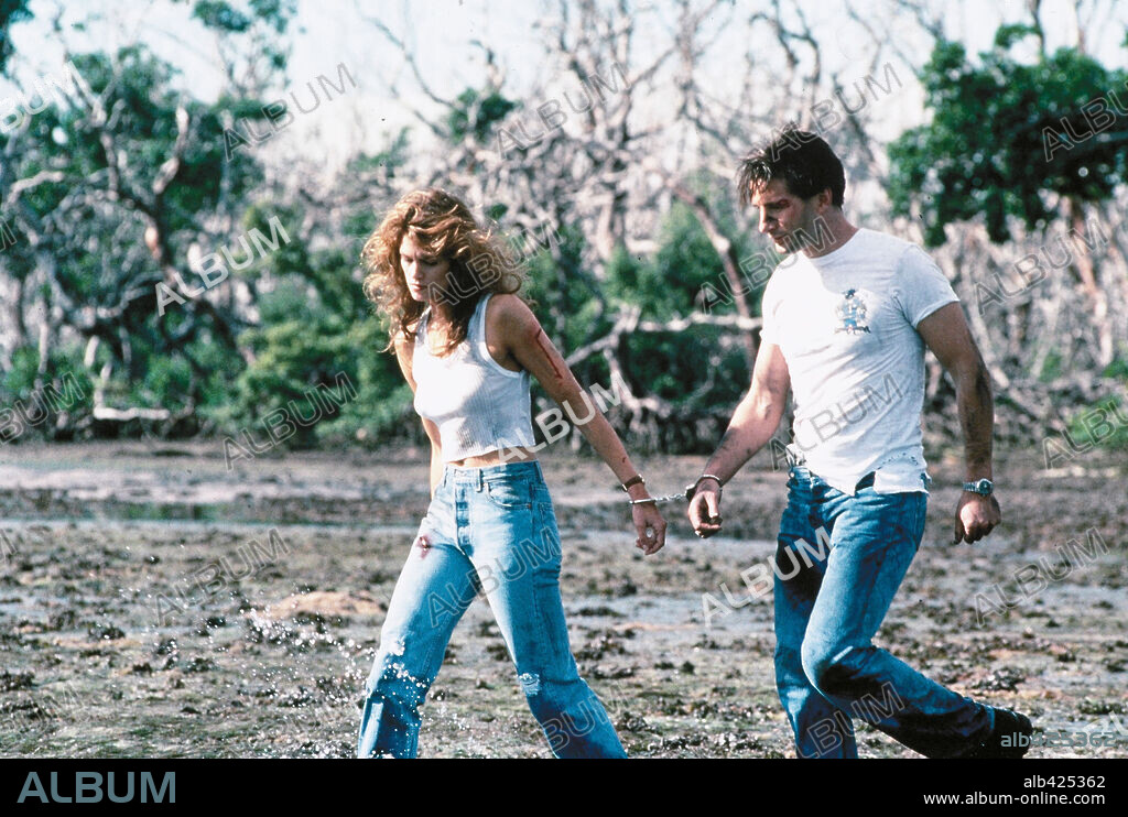 CINDY CRAWFORD und WILLIAM BALDWIN in FAIR GAME, 1995, unter der Regie von ANDREW SIPES. Copyright SILVER PICTURES.