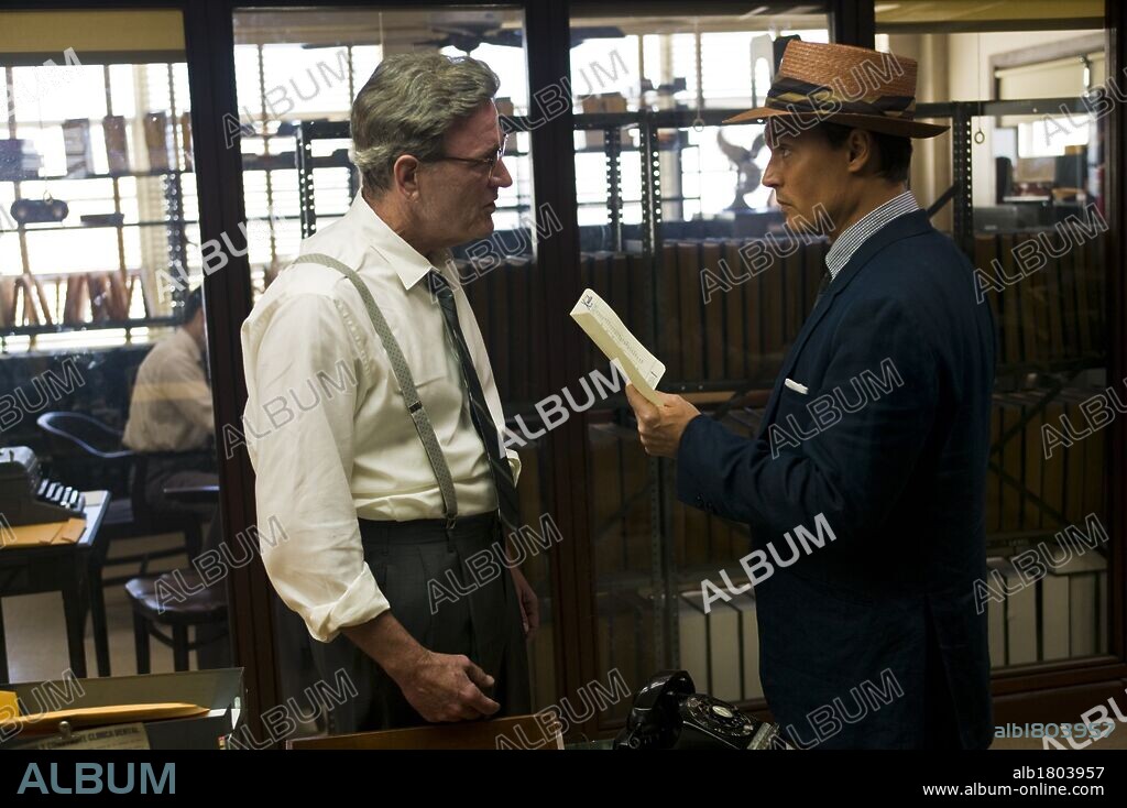 JOHNNY DEPP and RICHARD JENKINS in THE RUM DIARY, 2011, directed by BRUCE ROBINSON. Copyright DARK & STORMY ENTERTAINMENT.