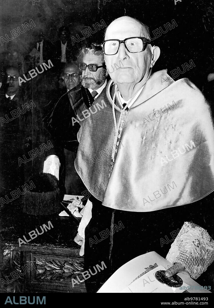 Alcalá de Henares (Madrid), 23/04/1977.- Acto de entrega del Primer Premio Cervantes, que recayó en  Jorge Guillén.
