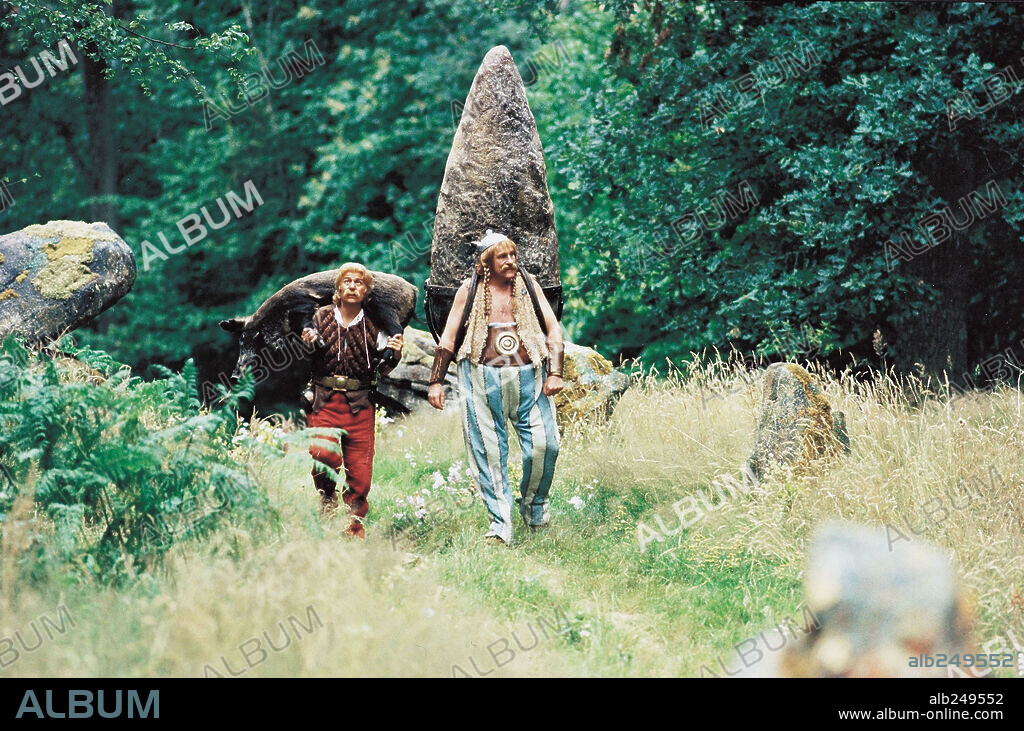 CHRISTIAN CLAVIER y GERARD DEPARDIEU en ASTÉRIX Y OBÉLIX CONTRA CÉSAR, 1999 (ASTERIX ET OBELIX CONTRE CESAR), dirigida por CLAUDE ZIDI. Copyright RENN PRODUCTIONS / GEORGE, ETIENNE.