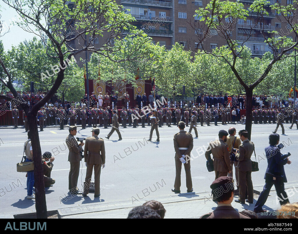 ENTREGA BANDERAS CONSTITUCIONALES RGTOS MADRID.