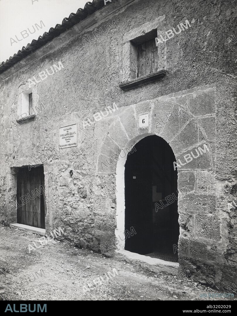 Islas Baleares. Mallorca. Petra. Casa natal de Fray Junípero Serra. Años 1950.