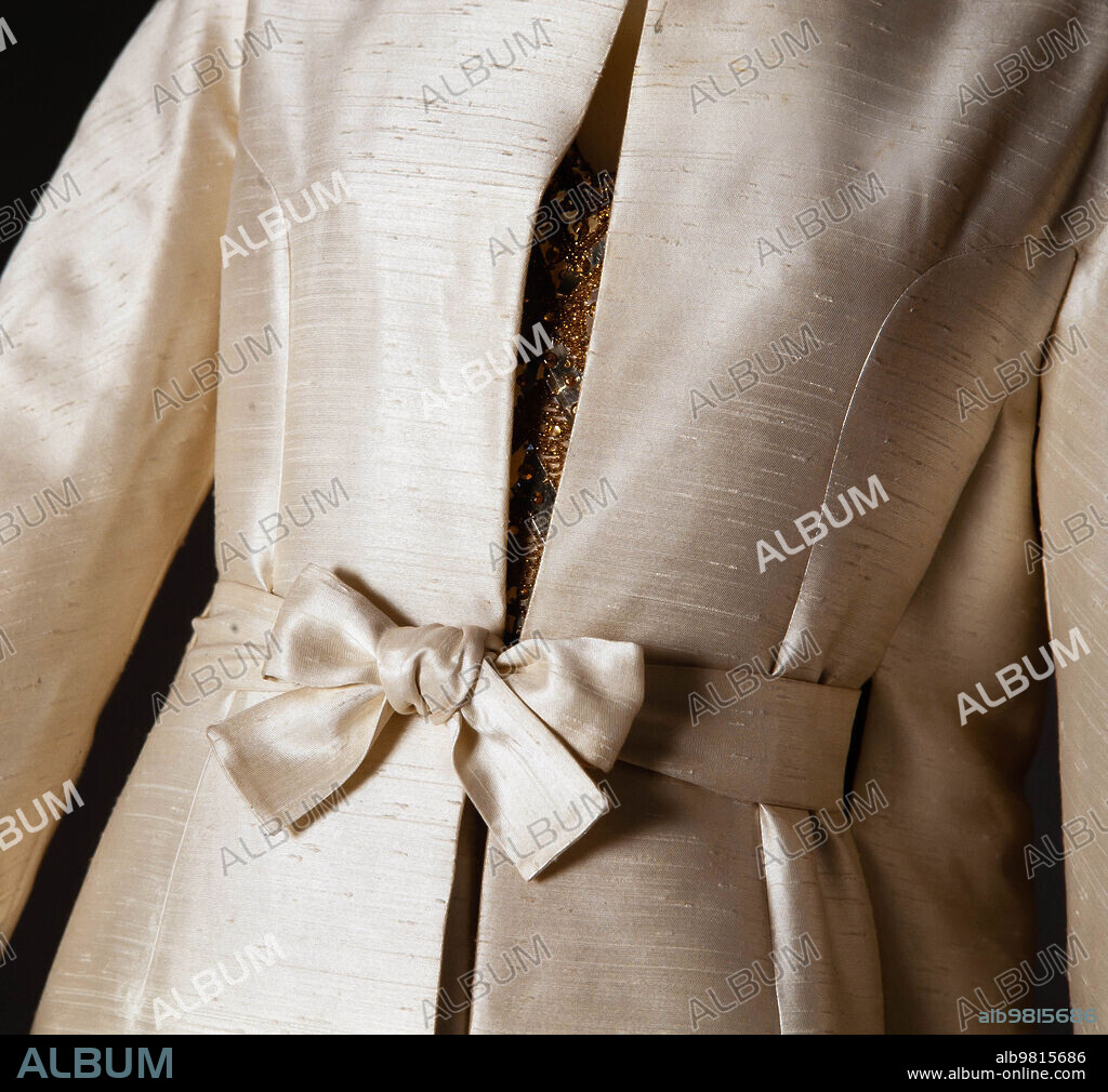 Abrigo y vestido de la tienda de moda Santa Eulalia, 1955-1957. Museu Textil i d'Indumentaria de Barcelona.