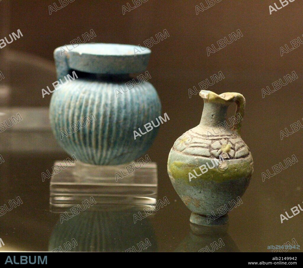Greek Perfume bottles. From Aryballos, 550-500 BC. (Photo by: Universal History Archive/UIG via Getty Images).