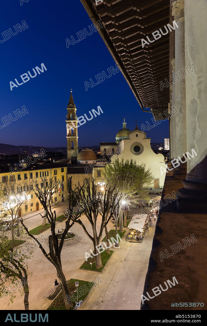 Firenze, Piazza Santo Spirito: veduta della Basilica di Santo Spirito dalla loggia cinquecentesca di Palazzo Guadagni.