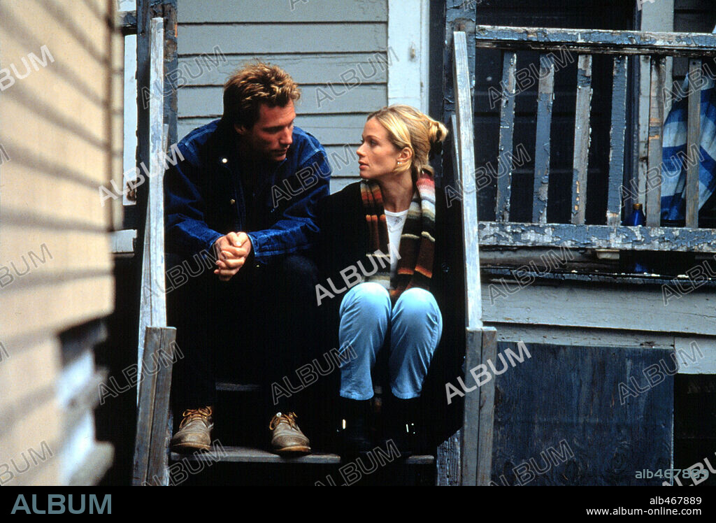 LAUREN HOLLY en NO MIRES ATRÁS, 1998 (NO LOOKING BACK), dirigida por EDWARD BURNS. Copyright 20TH CENTURY FOX.