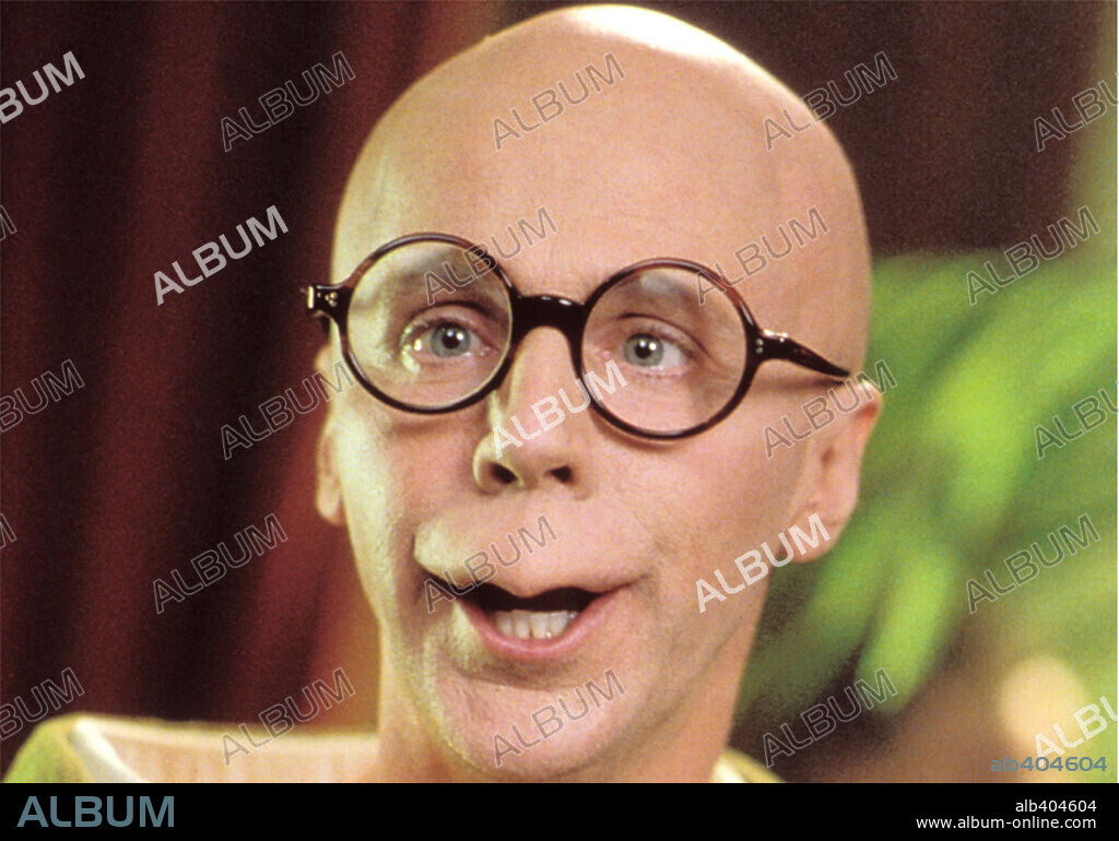 DANA CARVEY in THE MASTER OF DISGUISE, 2002, directed by PERRY BLAKE. Copyright HAPPY MADISON/OUT OF THE BLUE ENTERTAINMENT/REVOLUTION STUDI.