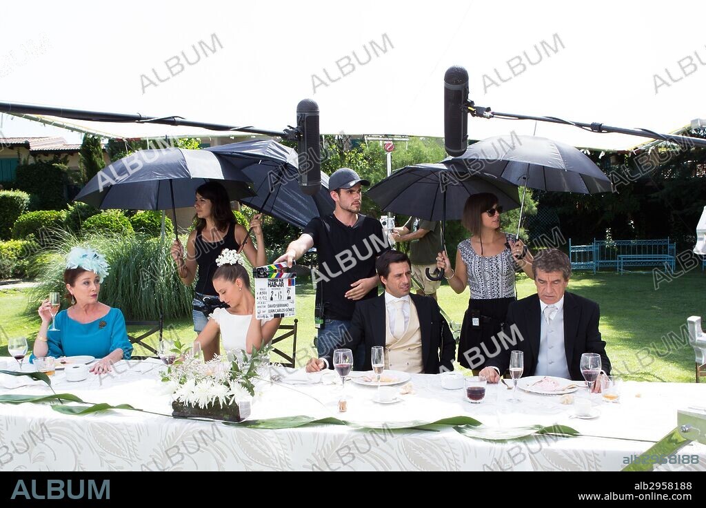 HUGO SILVA, MICHELLE JENNER, OSCAR LADOIRE y VERONICA FORQUE en TENEMOS QUE HABLAR, 2016, dirigida por DAVID SERRANO. Copyright ATRESMEDIA CINE / VERGNE, JULIO.