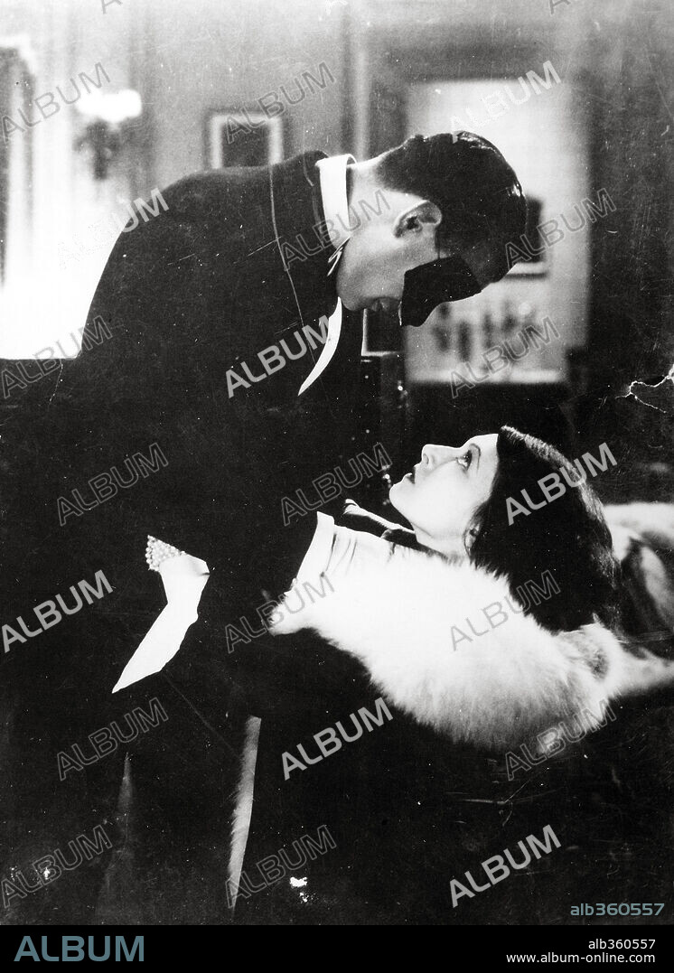 MUSIDORA and RENE CRESTE in JUDEX, 1916, directed by LOUIS FEUILLADE. Copyright GAUMONT.