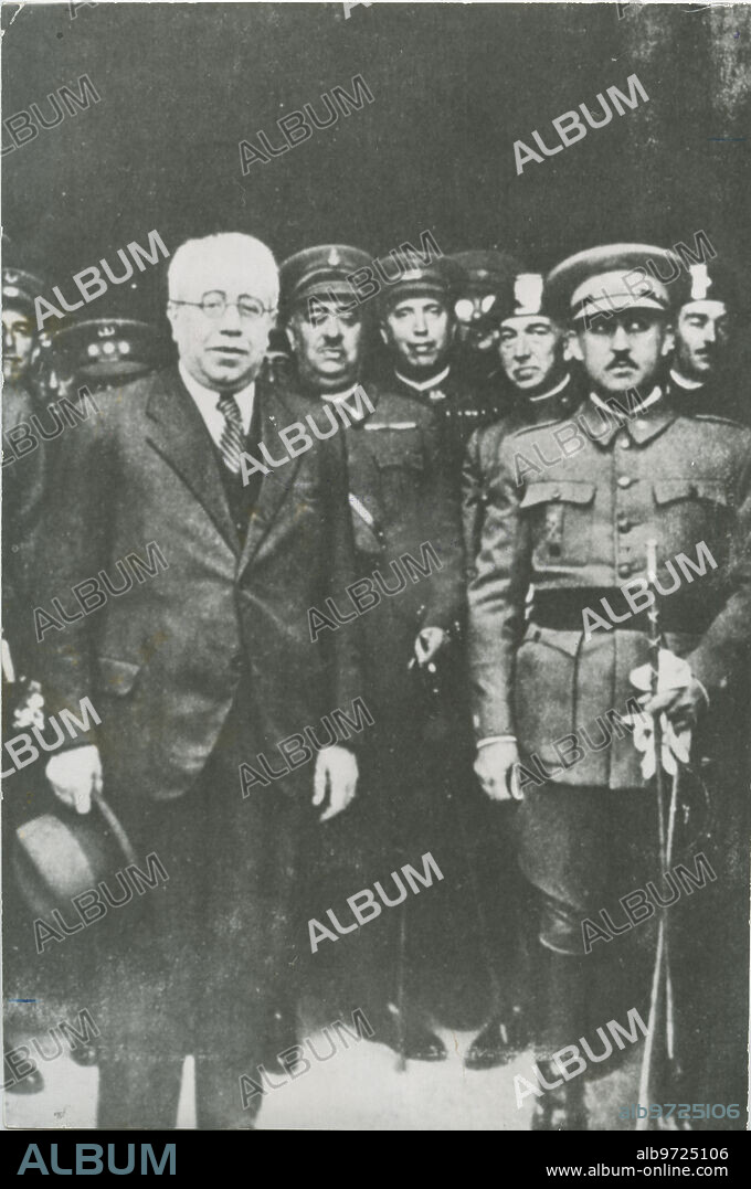 La Coruña, noviembre de 1932. Manuel Azaña junto a Francisco Franco.
