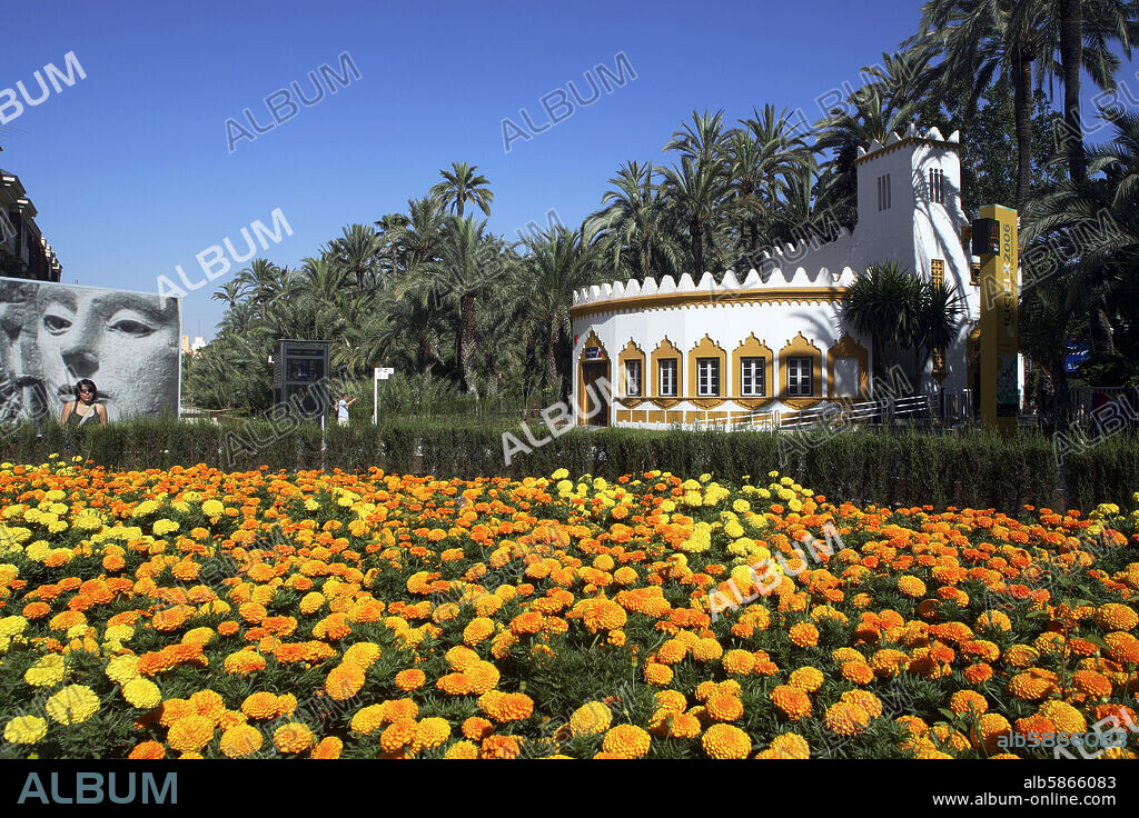 Elx / Elche; entrada al Parque Municipal y su palmeral.
