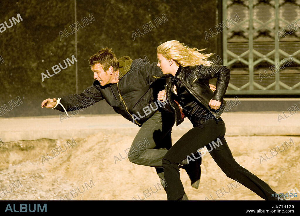 EWAN McGREGOR und SCARLETT JOHANSSON in THE ISLAND, 2005, unter der Regie von MICHAEL BAY. Copyright DREAMWORKS.