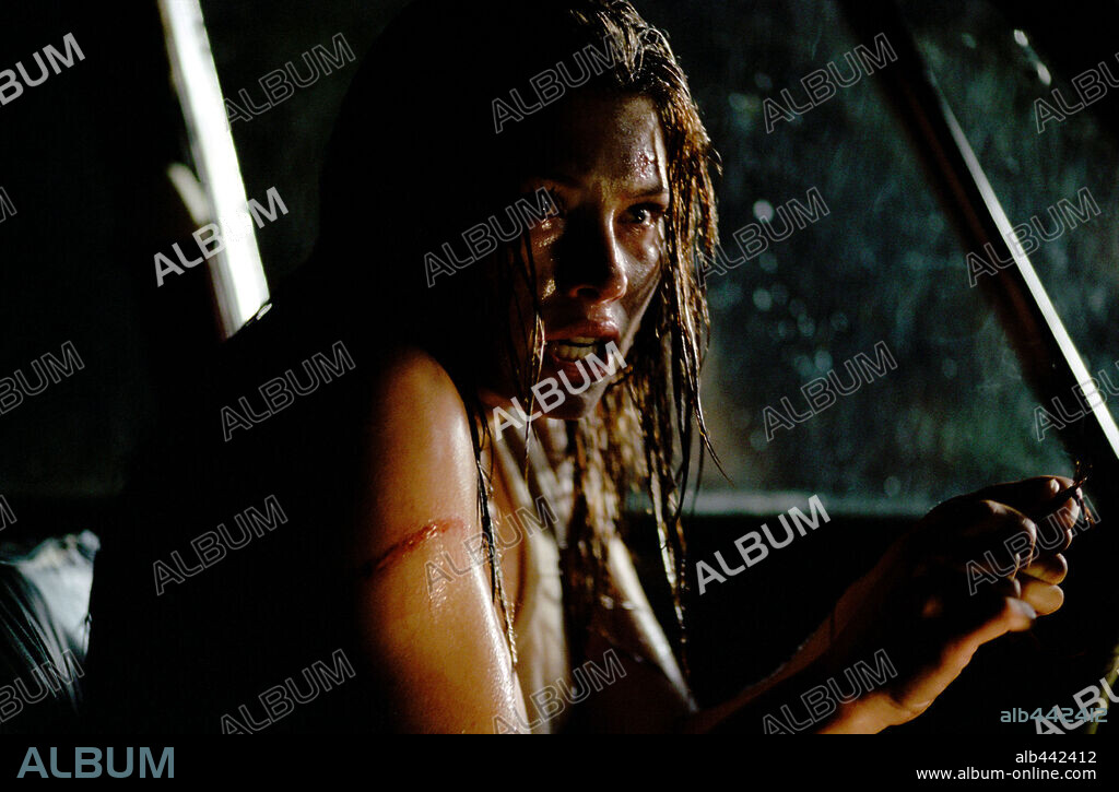JESSICA BIEL in THE TEXAS CHAINSAW MASSACRE, 2003, directed by MARCUS NISPEL. Copyright NEW LINE CINEMA.
