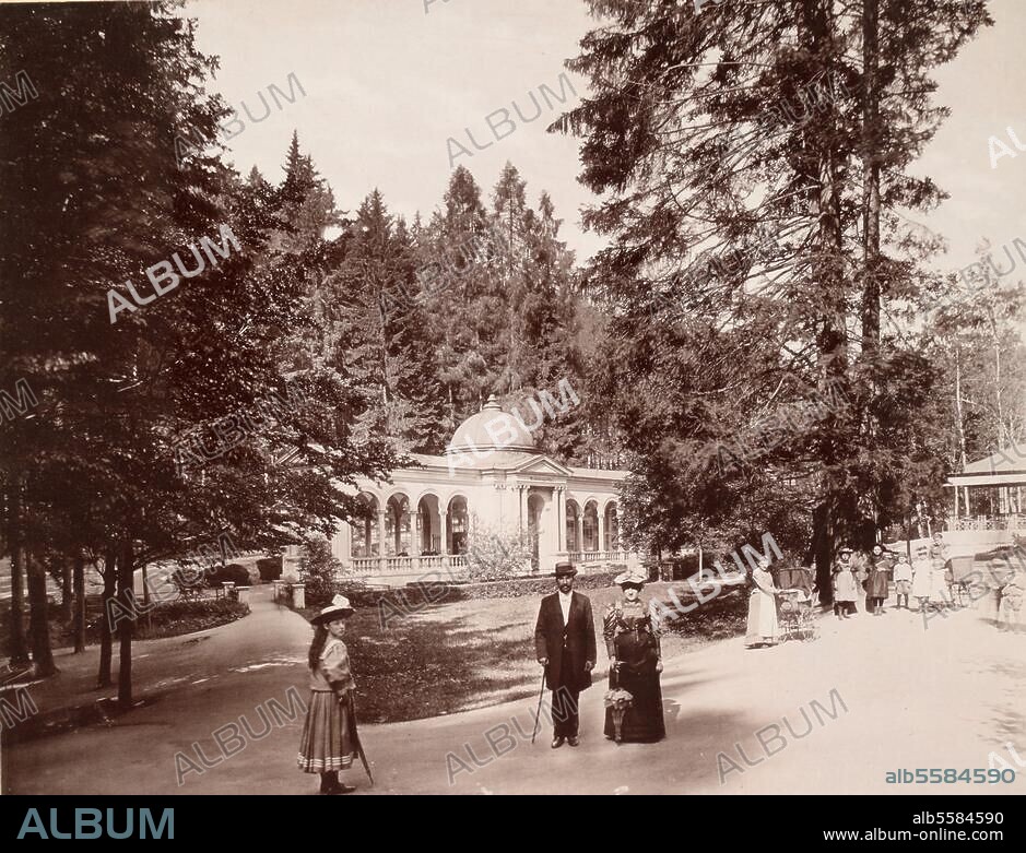 Marienbad, tschech. Marianske Lazne. (Westböhmen), Waldquelle. Ansicht. Photographie, um 1900 (Stengel & Co., Dresden).