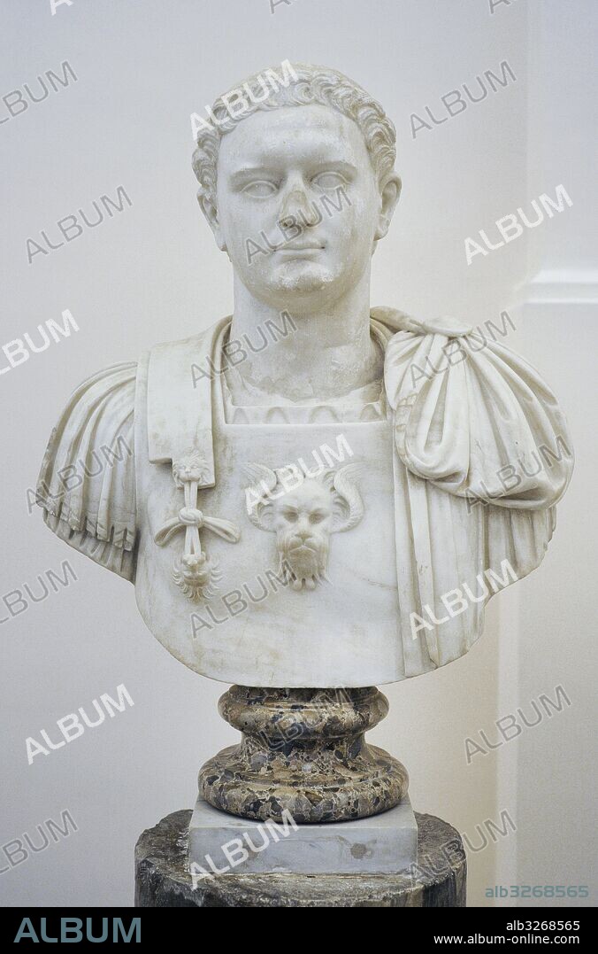 Retrato de Domiciano (51-96 d. C.). Emperador romano de la Dinastía Flavia. 81-96 d. C. Busto moderno del escultor italiano manierista Guglielmo della Porta (siglo XVI). Colección Farnese. Museo Arqueológico Nacional. Nápoles. Italia.