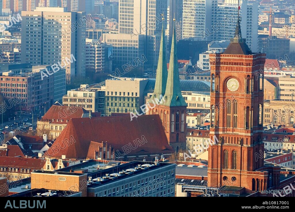 Rotes Rathaus Red City Hall, Alexanderplatz, Berlin, Germany.