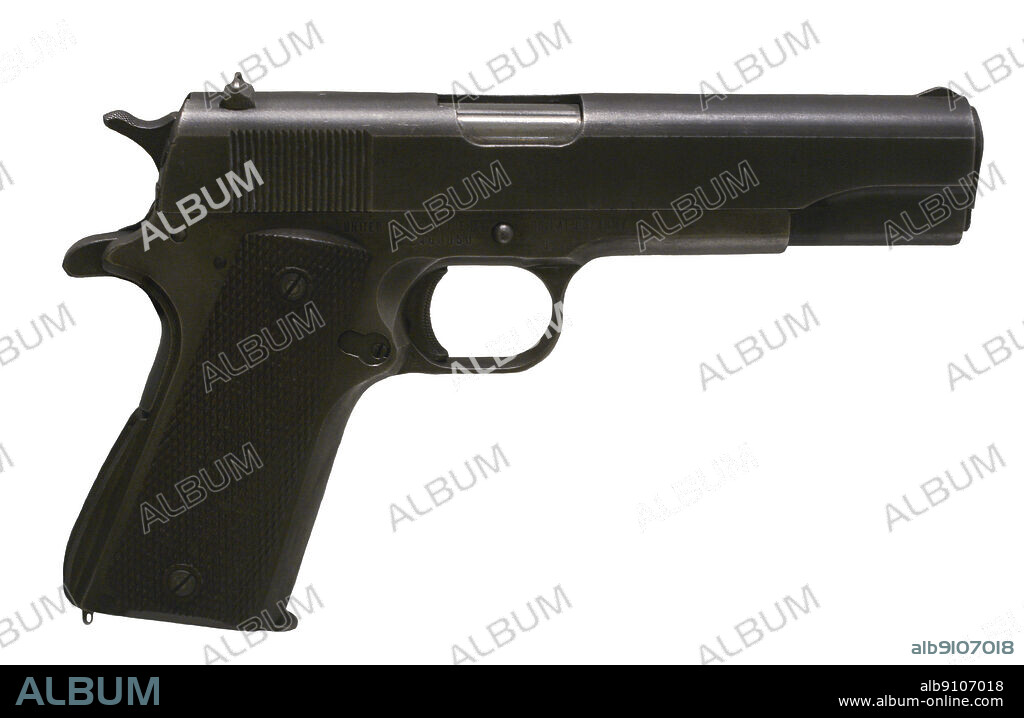 Pistola Colt. Modelo 1911 A1, 1921. De fabricación estadounidense, fue diseñada por John Moses Browning. Acero, madera y baquelita. Museo del Ejército. Toledo. España.