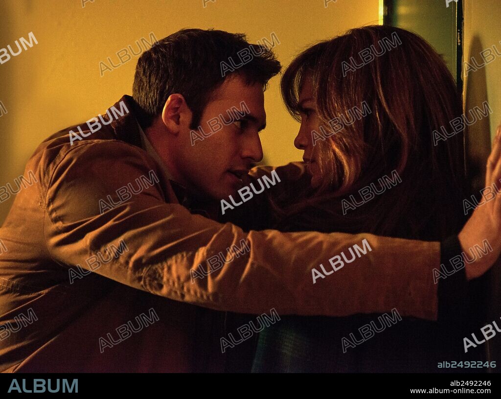 JENNIFER LOPEZ and RYAN GUZMAN in THE BOY NEXT DOOR, 2015, directed by ROB COHEN. Copyright UNIVERSAL PICTURES.