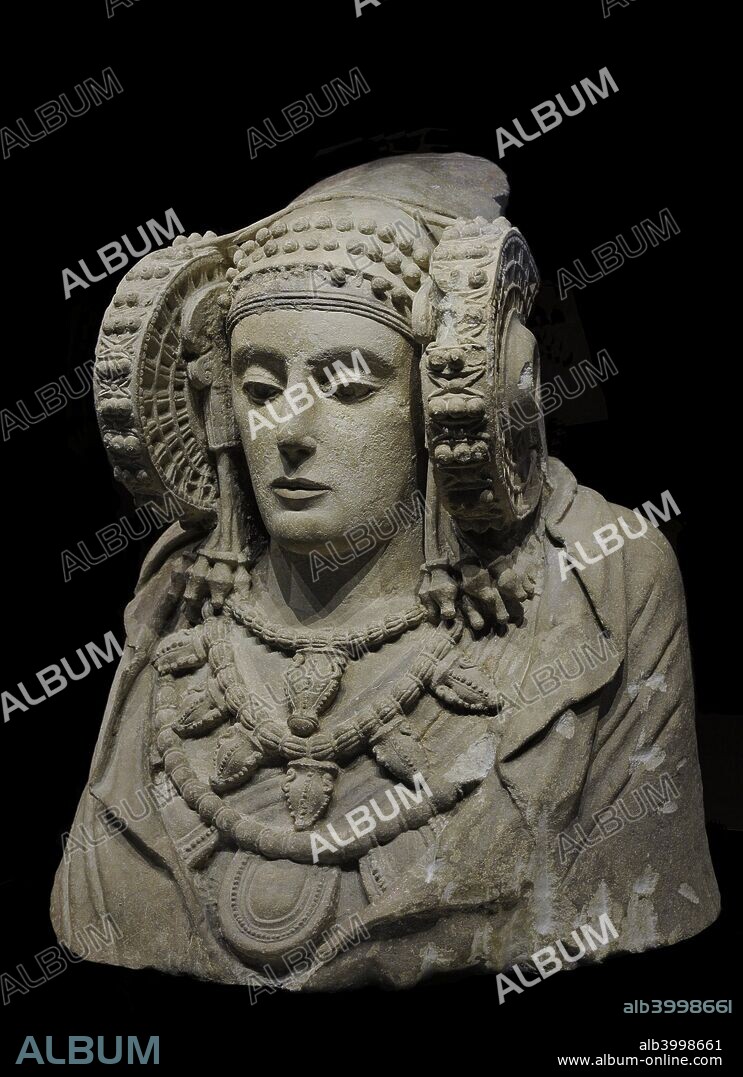 Dama de Elche. Busto femenino íbero, originalmente policromado. Siglos V-IV a. C. Piedra caliza. Procedente del Yacimiento de La Alcudia (Elche, provincia de Alicante, Comunidad Valenciana). Museo Arqueológico Nacional. Madrid. España.