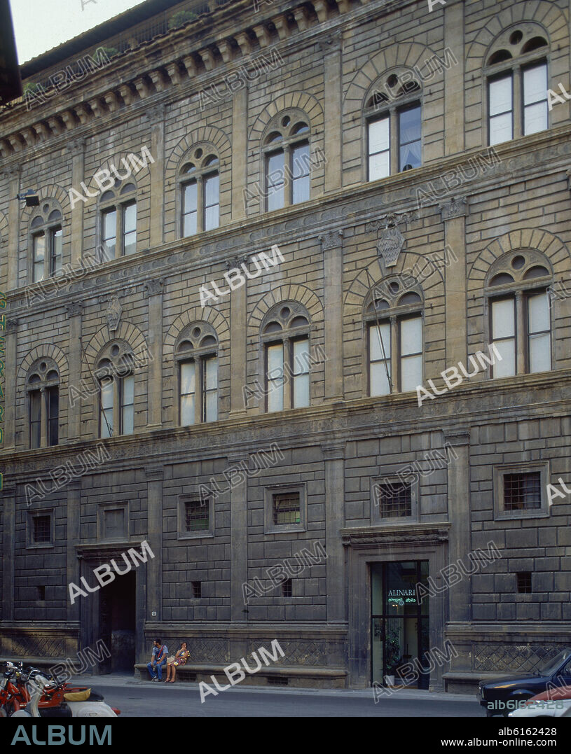 LEON BATTISTA ALBERTI (1404-1472). PALACIO RUCELLAI FACHADA DE ROSSELLINO.