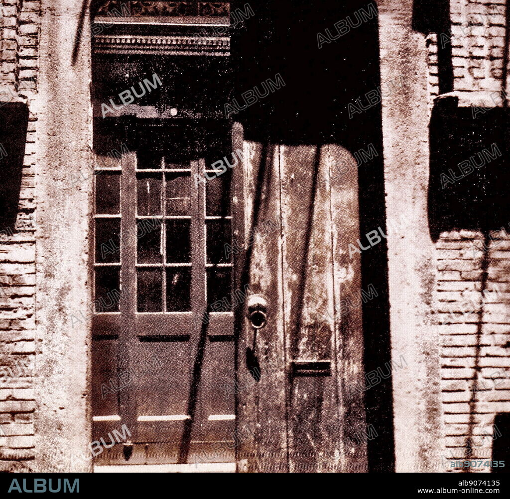 No. 6, Yuyangli, Feixia Road (now Huaihai Middle Road), Shanghai. In August 1920, Chen Duxiu, Yu Xiusong and others initiated the establishment of the Shanghai Socialist Youth League here. In order to cover the revolutionary movement and help young people who are going to study Russian in the Soviet Union to learn Russian, the "Foreign Language Society" is openly established here. In the autumn and winter of 1920, Ren Bishi studied Russian here and joined the Socialist Youth League.