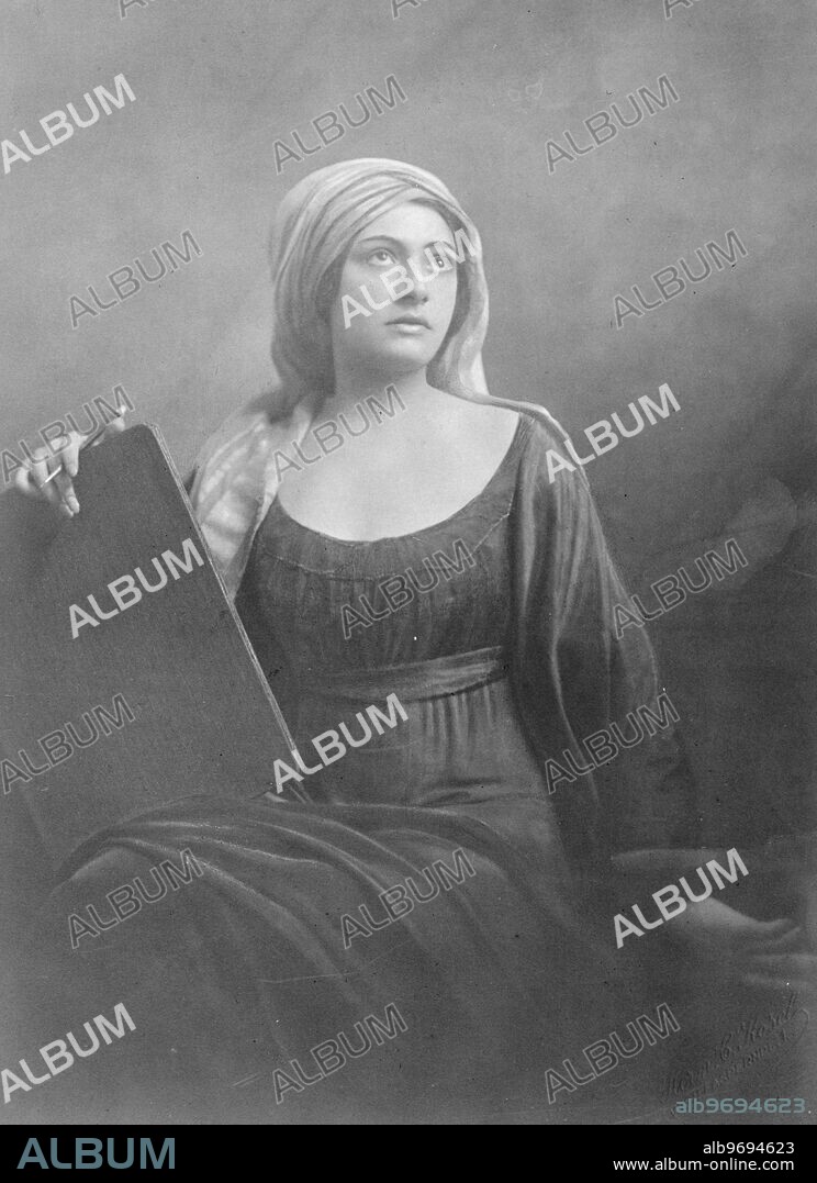 A liberty Belle. Mlle Valesca Abels a Prague Society woman who has accepted to the goverment in invitation to pose to a Czech sculptor for a colossal statue , symbolising ' Liberty ' which is to be erected in Alstadter Ring to Prague to commemorate to the founding of the Czecho Slovakian Republic. 7 December 1922.
