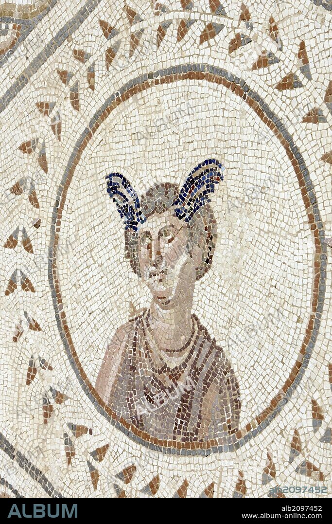 ARTE ROMANO. ESPAÑA. ITALICA. Ciudad fundada hacia 206 a. C., por iniciativa de Cornelio Escipión. Mosaico del Planetario. Representación de Mercurio, uno de los sietes dioses asociacos a los astros que regían el Universo. (Miércoles). Santiponce. Provincia de Sevilla. Andalucia.