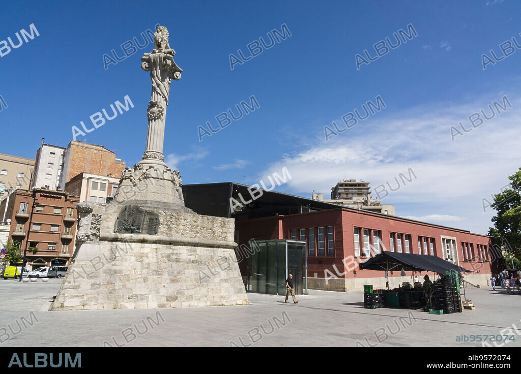 monumento a los artilleros, plaza Calvet i Rubalcaba, Girona, Catalunya, Spain.
