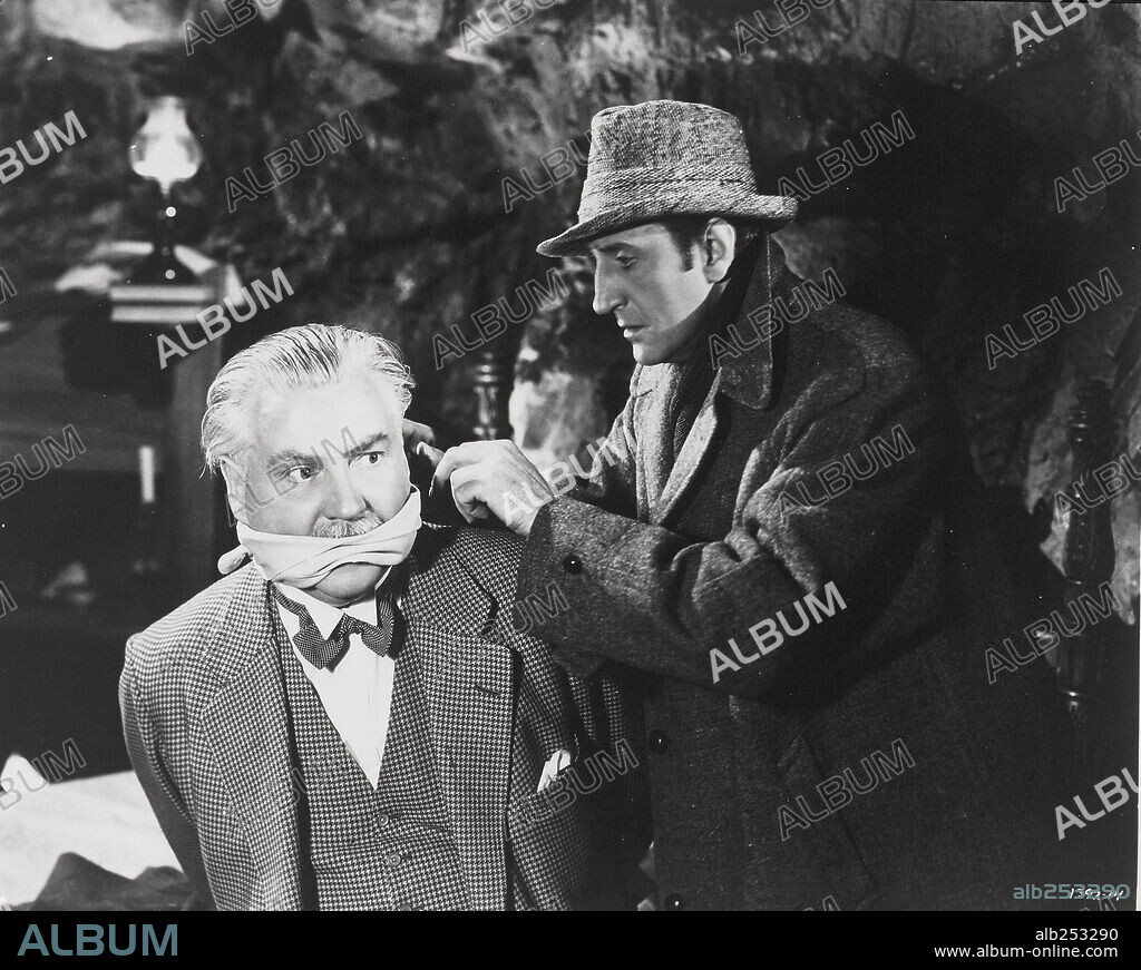 BASIL RATHBONE and NIGEL BRUCE in SHERLOCK HOLMES AND THE HOUSE OF FEAR, 1945, directed by ROY WILLIAM NEILL. Copyright UNIVERSAL PICTURES.