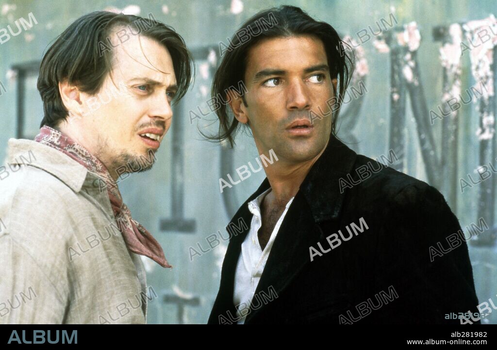 ANTONIO BANDERAS y STEVE BUSCEMI en DESPERADO, 1995, dirigida por ROBERT RODRIGUEZ. Copyright COLUMBIA TRI STAR / TORRES, RICO.