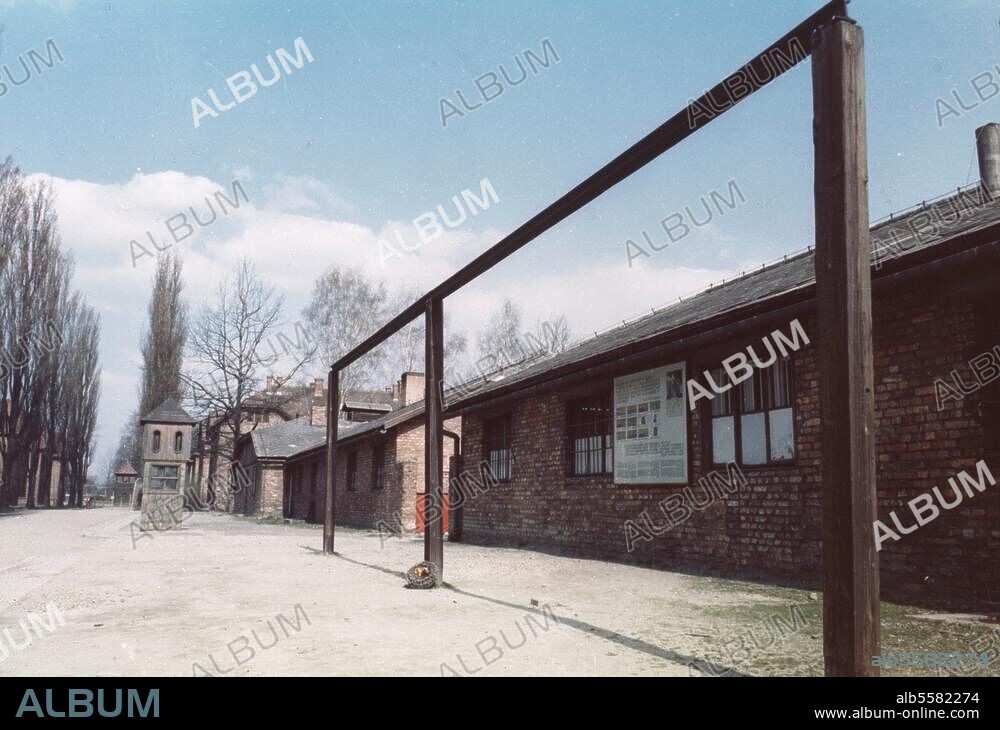 Auschwitz, poln. Oswiecim (Polen), ehem. Konzentrationslager. Der Sammelgalgen auf dem Appellplatz. Foto.