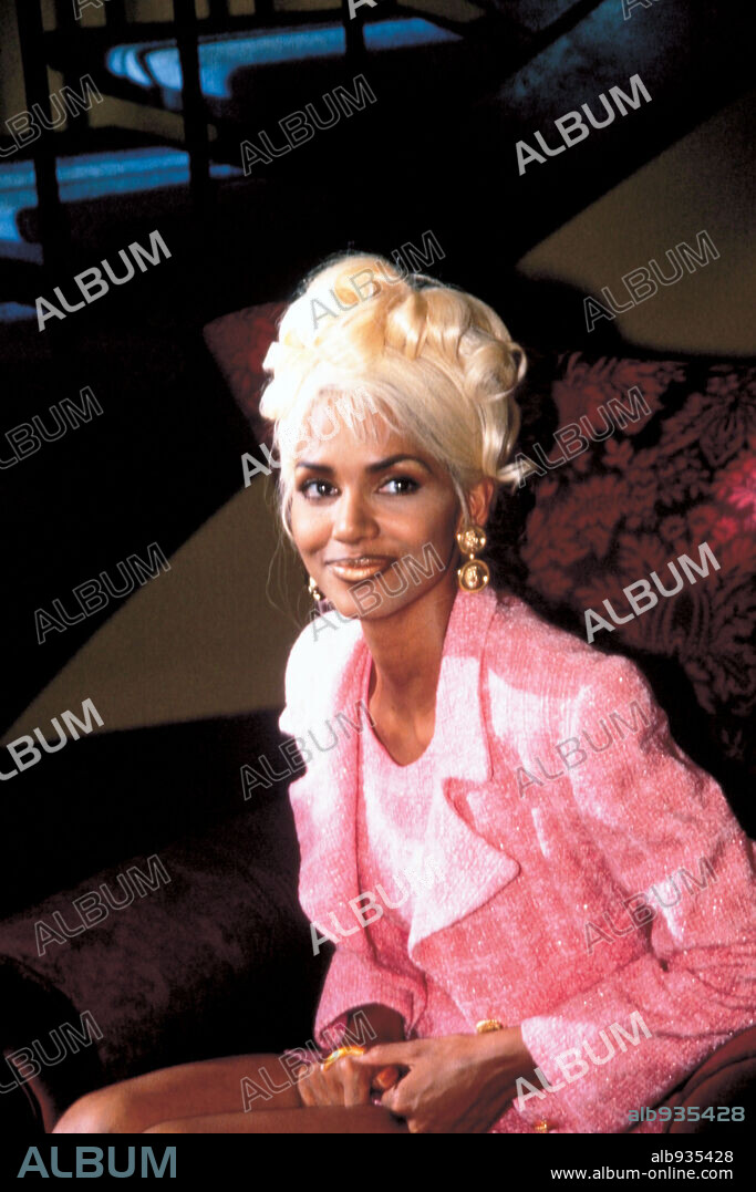 HALLE BERRY in B. A. P. S, 1997, directed by ROBERT TOWNSEND. Copyright NEW LINE CINEMA.