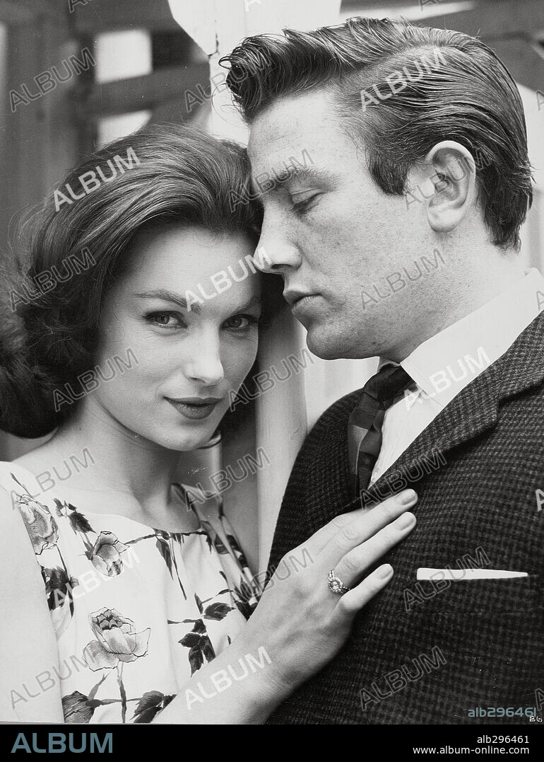 ALBERT FINNEY and SHIRLEY ANNE FIELD in SATURDAY NIGHT AND SUNDAY MORNING, 1960, directed by KAREL REISZ. Copyright WOODFALL.