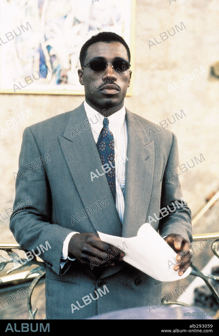 WESLEY SNIPES in PASSENGER 57, 1992, directed by KEVIN HOOKS. Copyright WARNER BROTHERS.