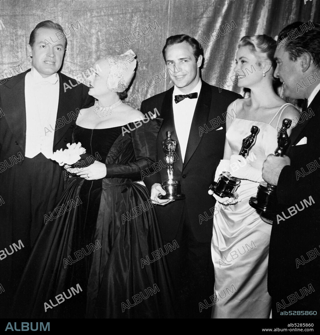 March 30, 1955, New York, New York, USA: BOB HOPE, BETTE DAVIS, MARLON BRANDO, GRACE KELLY and EDMOND O'BRIEN holding oscar statuettes at the 27th Academy Awards. O'Brien won Best Supporting Actor for his performance in 'The Barefoot Contessa', and Kelly won Best Actress for her performance in 'The Country Girl'. Marlon Brando was Best actor winner for his performance in the movie 'On The Waterfront.' Bob Hope was host and Bette Davis gave out an award.