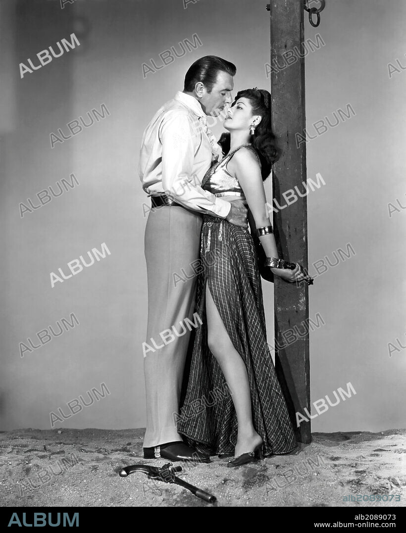 GEORGE BRENT y YVONNE DE CARLO en LA ESCLAVA DEL DESIERTO, 1947 (SLAVE GIRL), dirigida por CHARLES LAMONT. Copyright UNIVERSAL PICTURES.