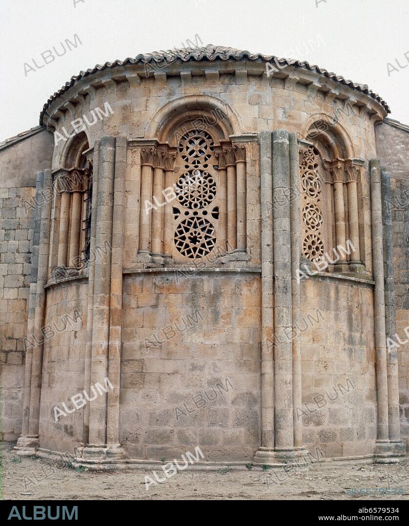 ABSIDE ROMANICO DE LA IGLESIA DE SANTA COLOMA - SIGLO XII.