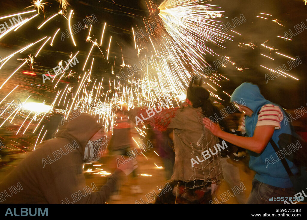 Correfoc, fiesta de demonios y fuego.Fiestas de Sant Joan.Palma.Mallorca.Islas Baleares. España.