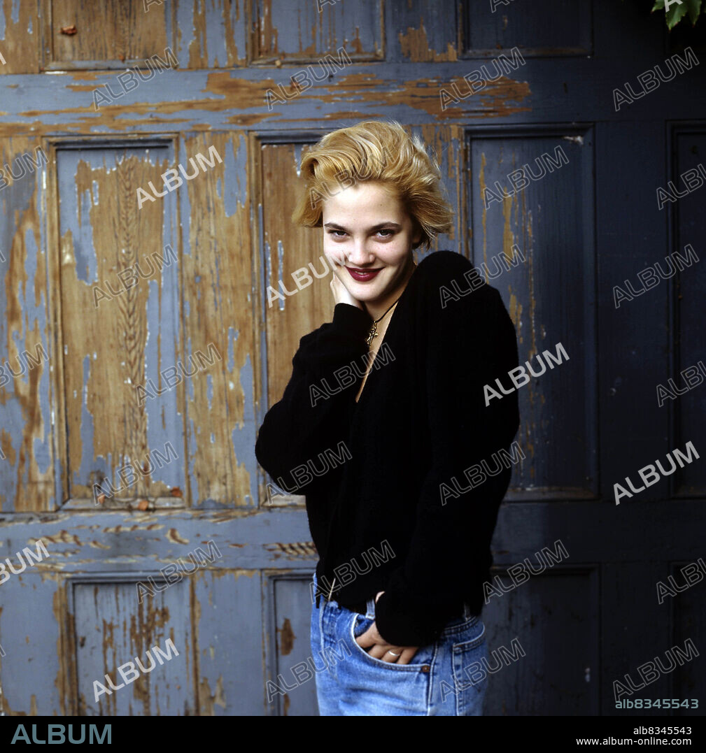 DREW BARRYMORE in SKETCH ARTIST, 1992, directed by PHEDON PAPAMICHAEL. Copyright Motion Picture Corporation of America.