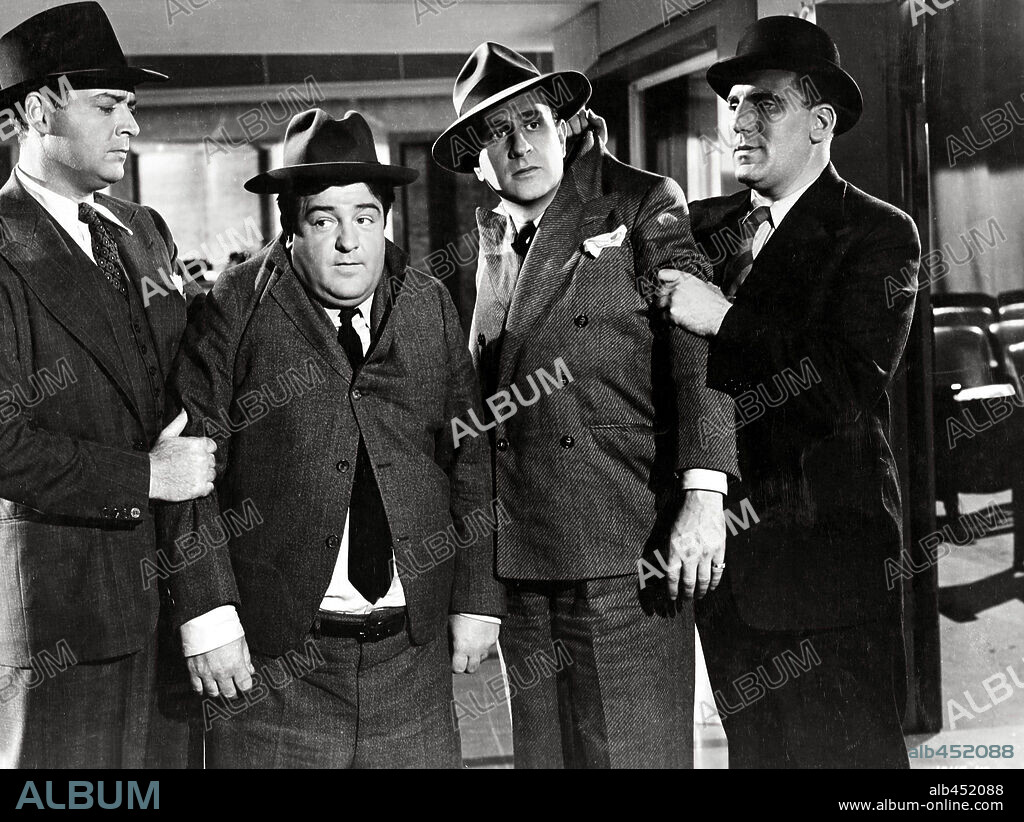 BUD ABBOTT and LOU COSTELLO in WHO DONE IT?, 1942, directed by BASIL DEARDEN. Copyright UNIVERSAL PICTURES.