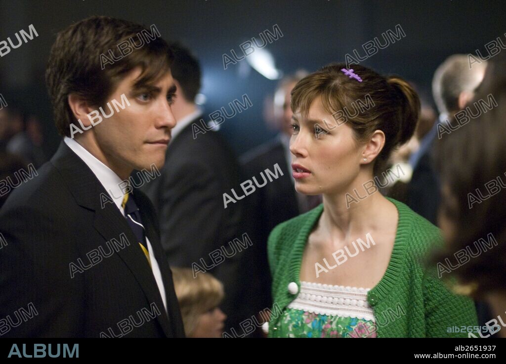 JAKE GYLLENHAAL and JESSICA BIEL in ACCIDENTAL LOVE, 2015, directed by DAVID O. RUSSELL. Copyright K. JAM MEDIA/PERSISTENT ENTERTINMENT/VOCAL YOKELS.