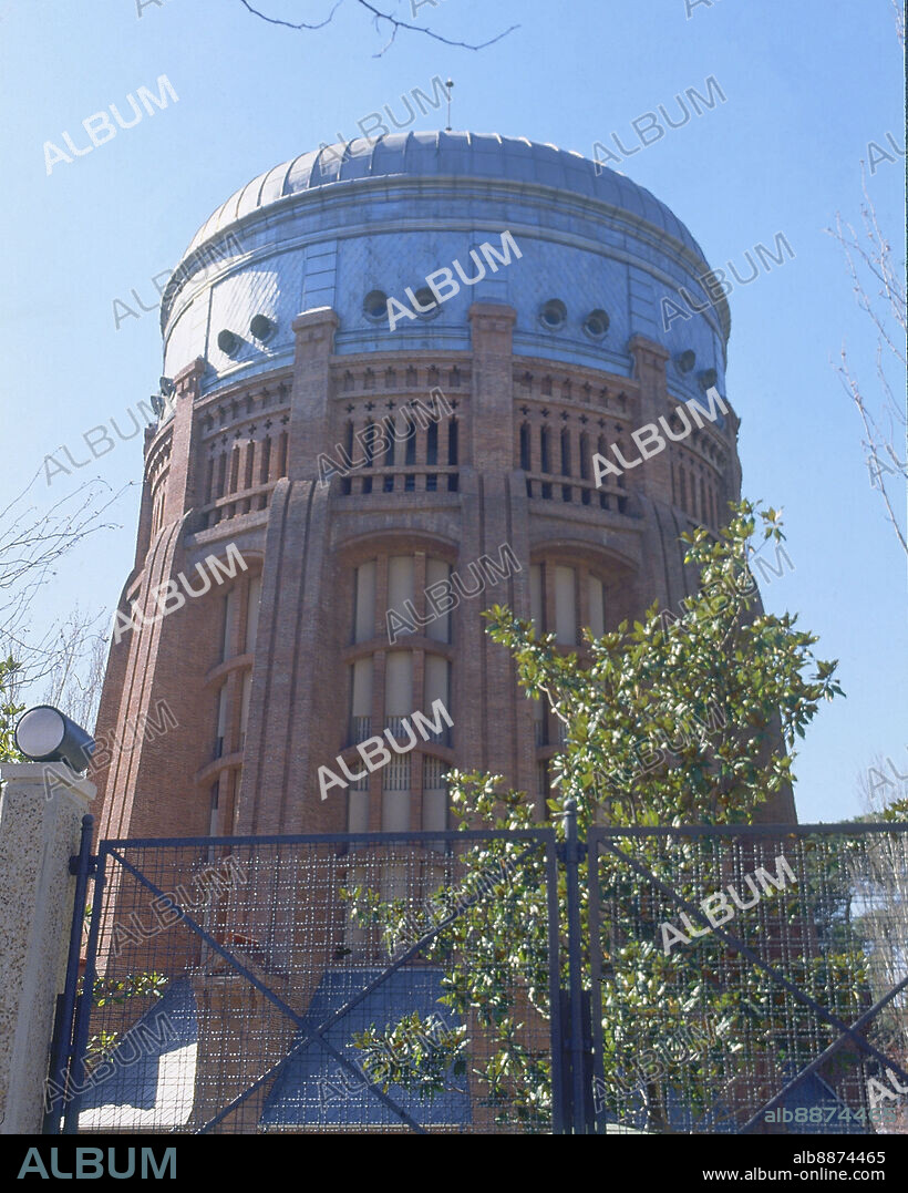 LUIS MOYA IDIGORAS Y DIEGO MARTIN MONTALBO. DEPOSITO ELEVADO DEL CANAL- PRESTO SERVICIO ENTRE 1911 Y 1952- ACTUALMENTE SALA DE EXPOSICION.
