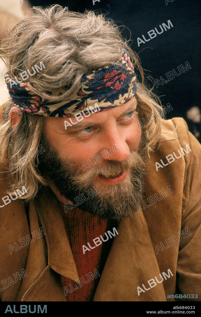 DONALD SUTHERLAND in ALEX IN WONDERLAND, 1970, directed by PAUL MAZURSKY. Copyright M.G.M.