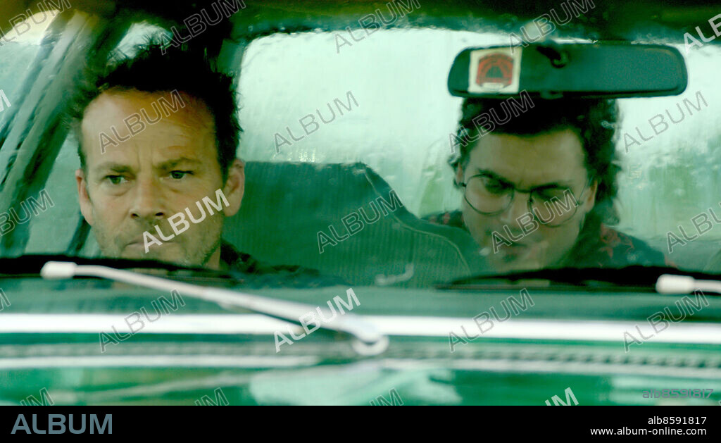 EMILE HIRSCH y STEPHEN DORFF en EL PRECIO DE LA VENGANZA, 2022 (THE PRICE WE PAY), dirigida por RYUHEI KITAMURA. Copyright 828 Productions.