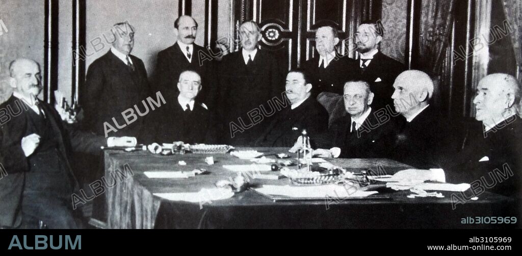 1931 The government of Juan Bautista Aznar-Cabañas, Prime Minister of Spain. Seated from left: Alvaro de Figueroa Torres, Juan Bautista Aznar-Cabanas, Damaso Berenguer y Fuste, Manuel Garcia Prieto, admiral Jose Rivera Alvarez de Canero, Gabino Bugallal Araujo. Standing left to right: Gabriel Maura Gamazo, Jose Maria de Hoyos y Vinent de la Torre O'Neill, Jose Gascon y Marin (first from right)..